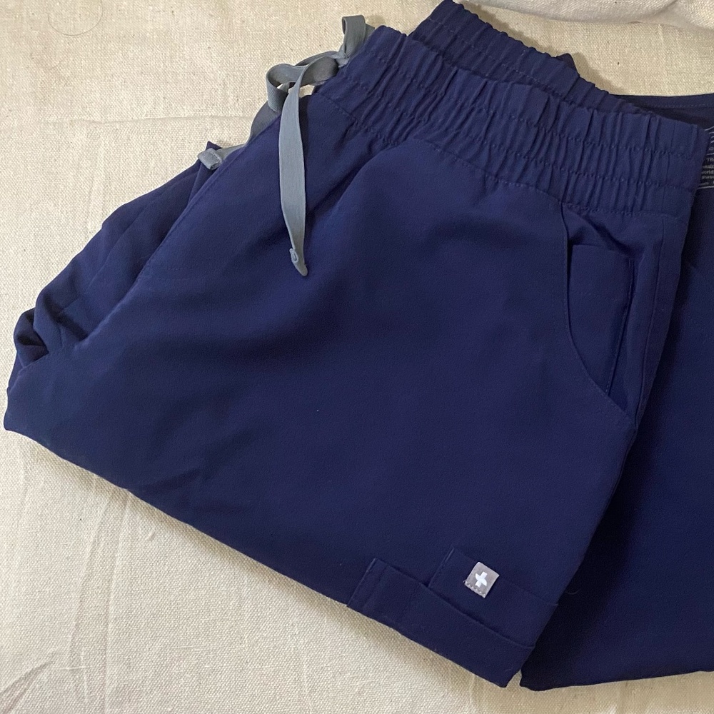 FIGS L Catarina & L Petite High Waisted Yola Scrub Set Navy